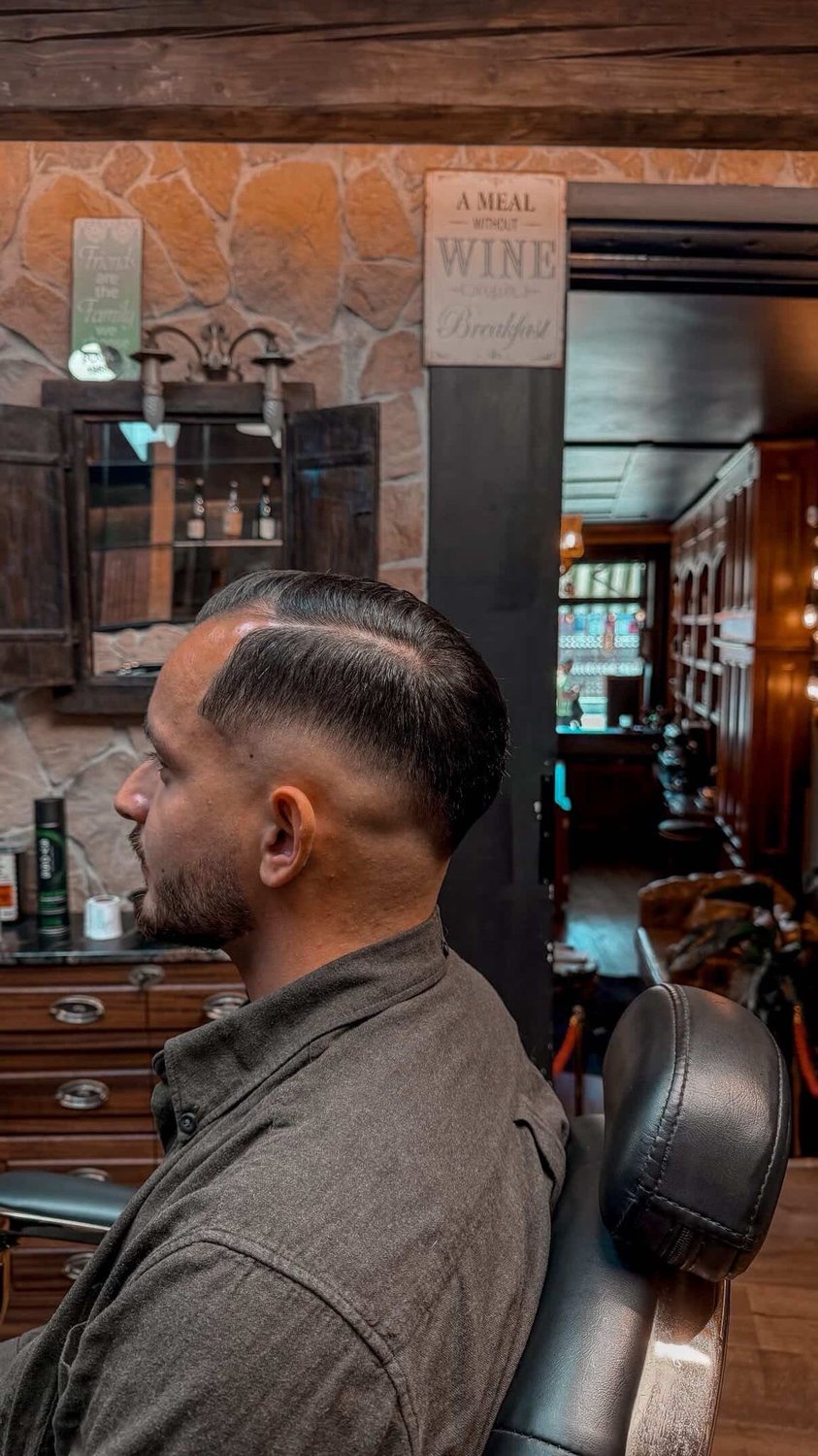 Coupe homme, contours nets