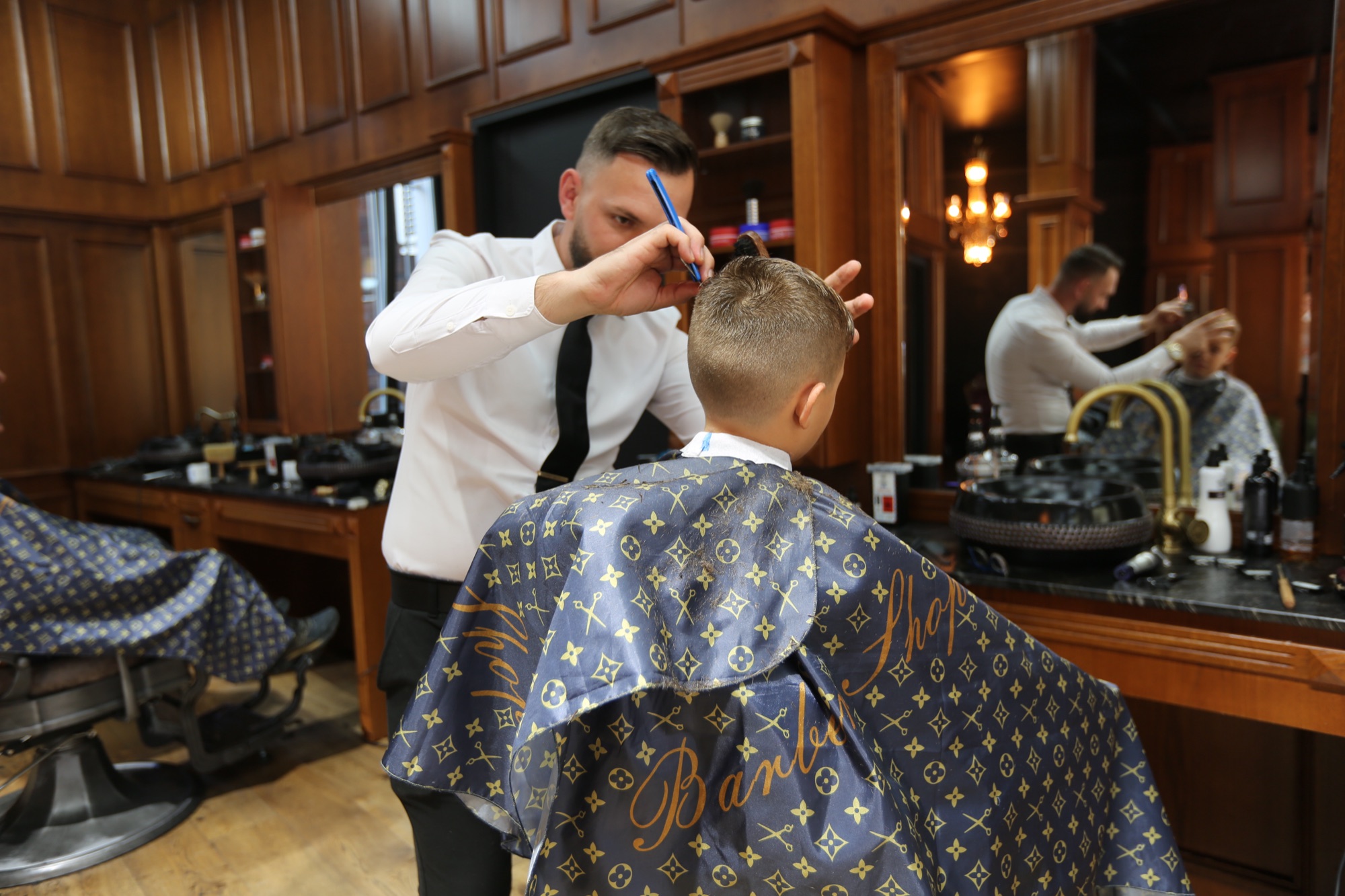 Barbier Poga au travail